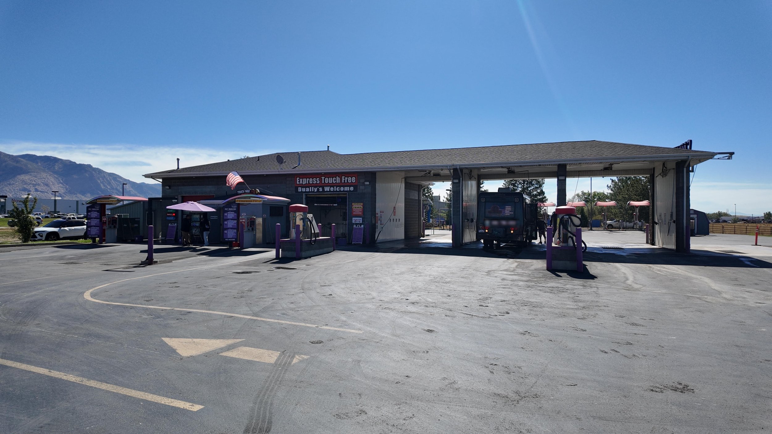 The full Ben Lomond Car Wash building with automatic and self-service bays
