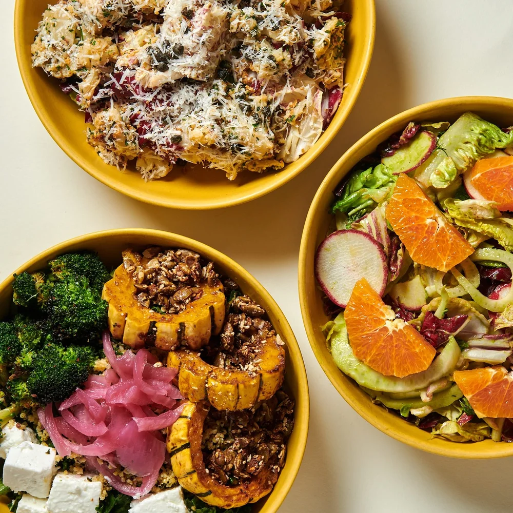 Individually packed salad and grain bowls