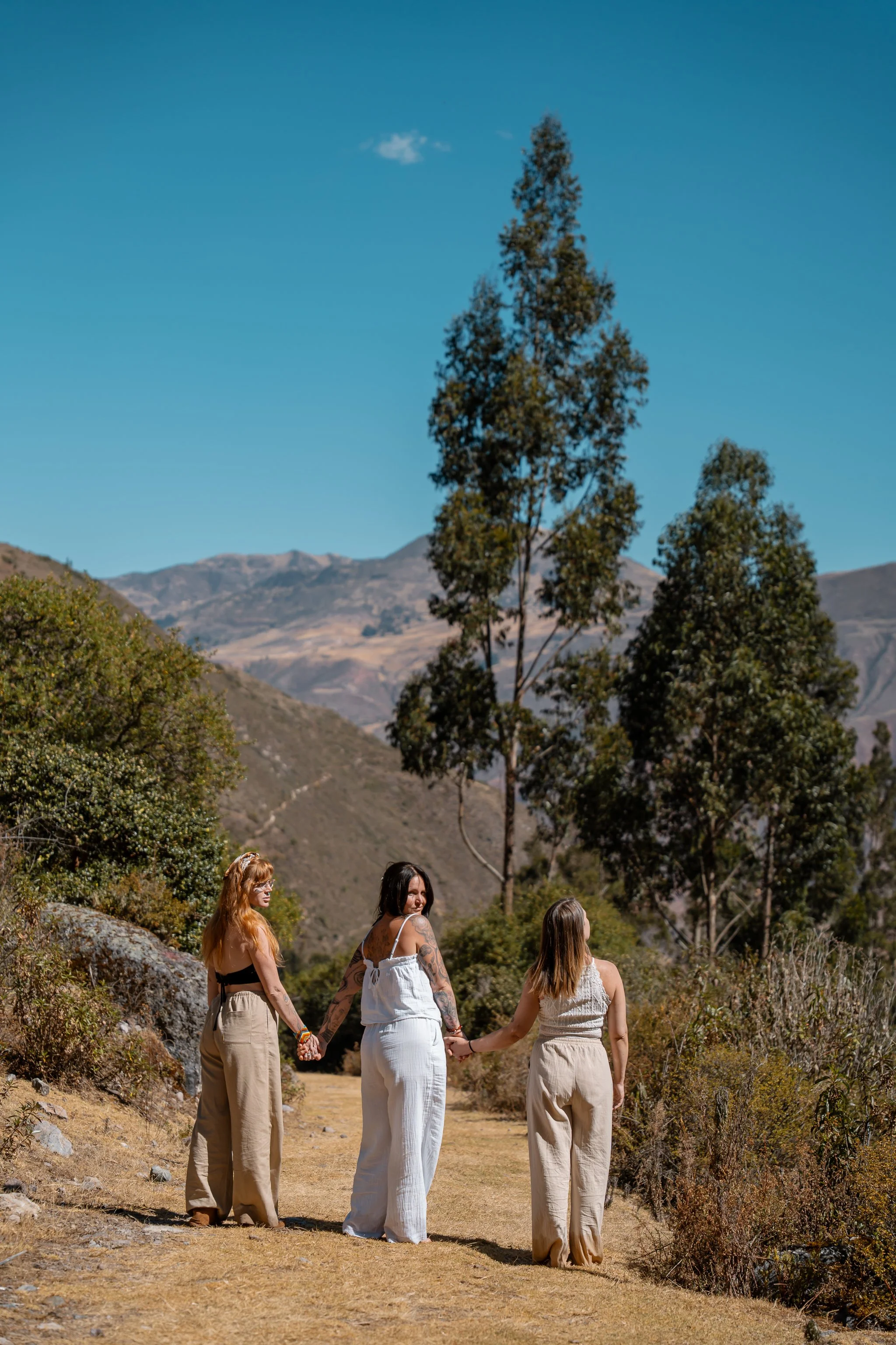 BUFAYA practitioners walking together in the Sacred Valley