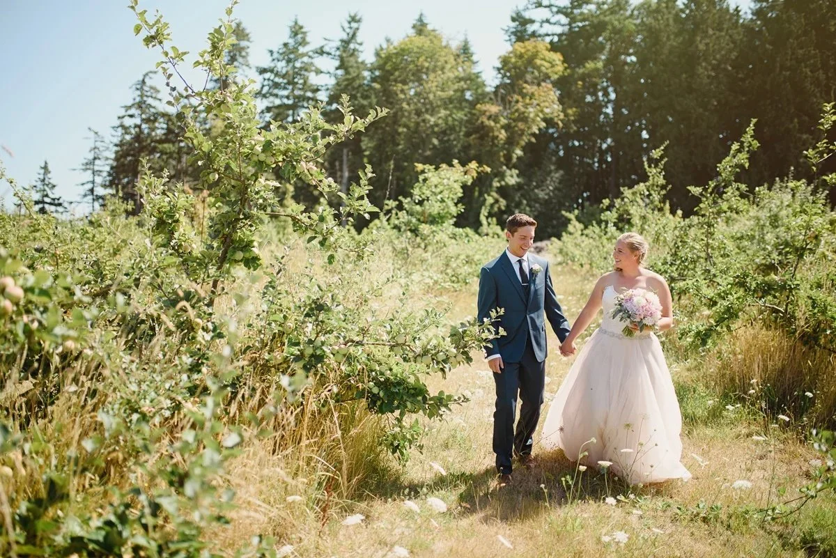 bride and groom apple orchard