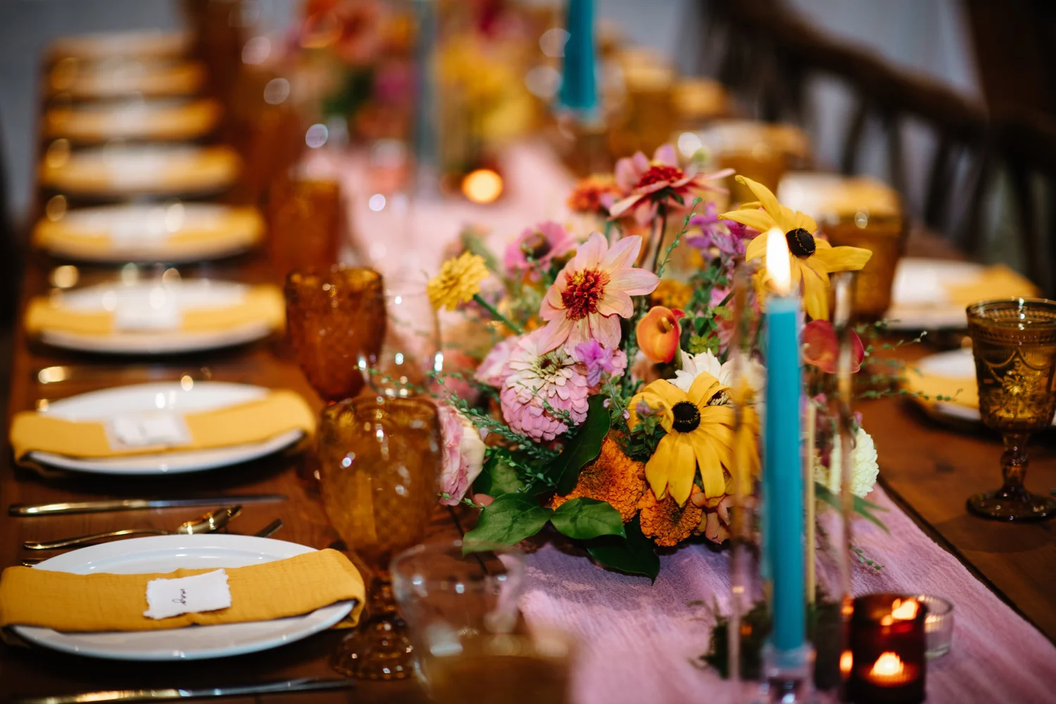 Gold chargers and flowers down the table