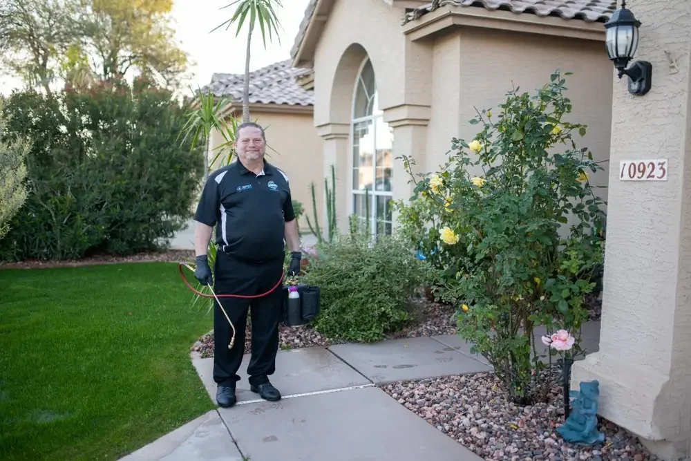 Bed Bugs Arizona technician outside a home in the Phoenix area