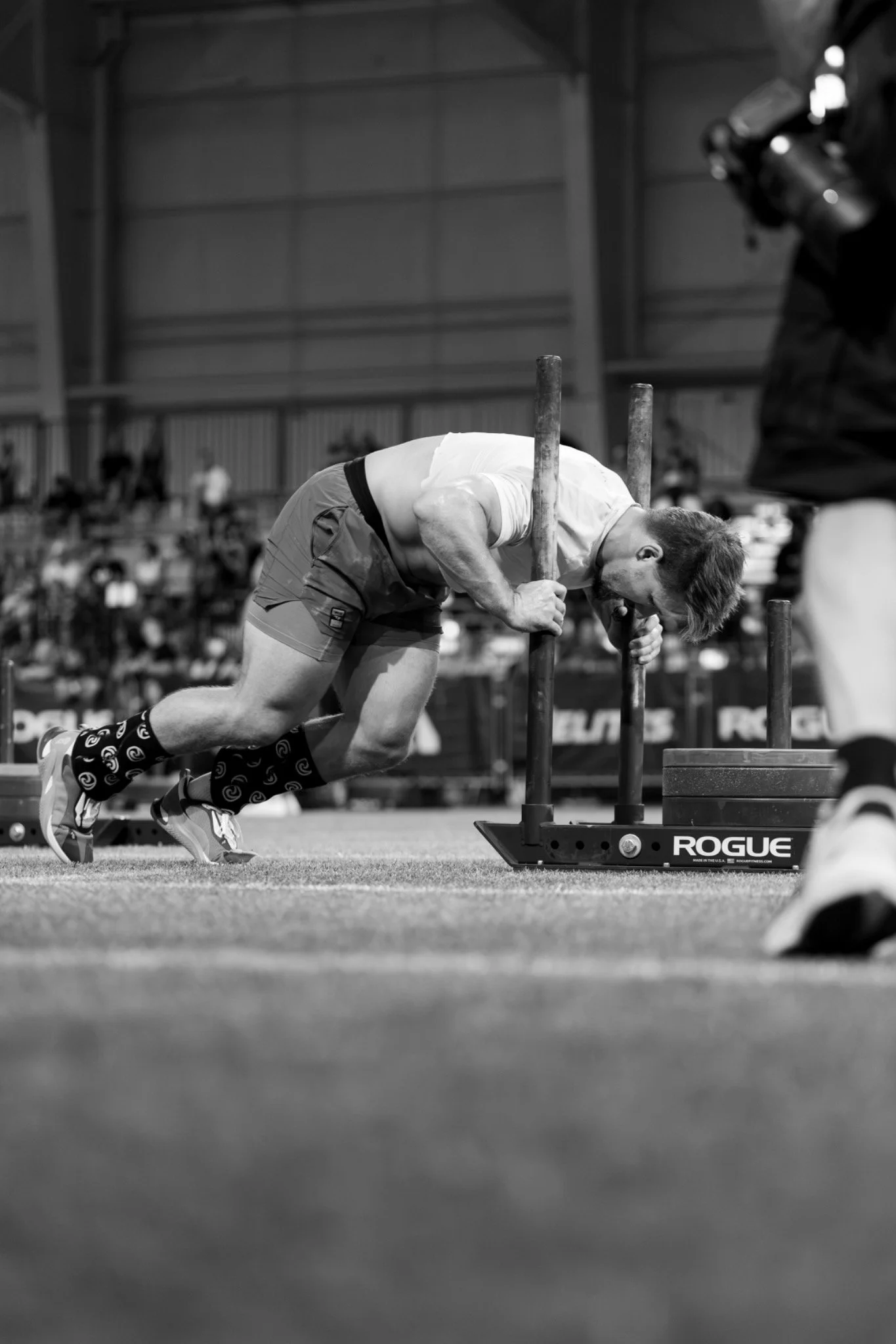 Athlete working close to the gym floor during a competition