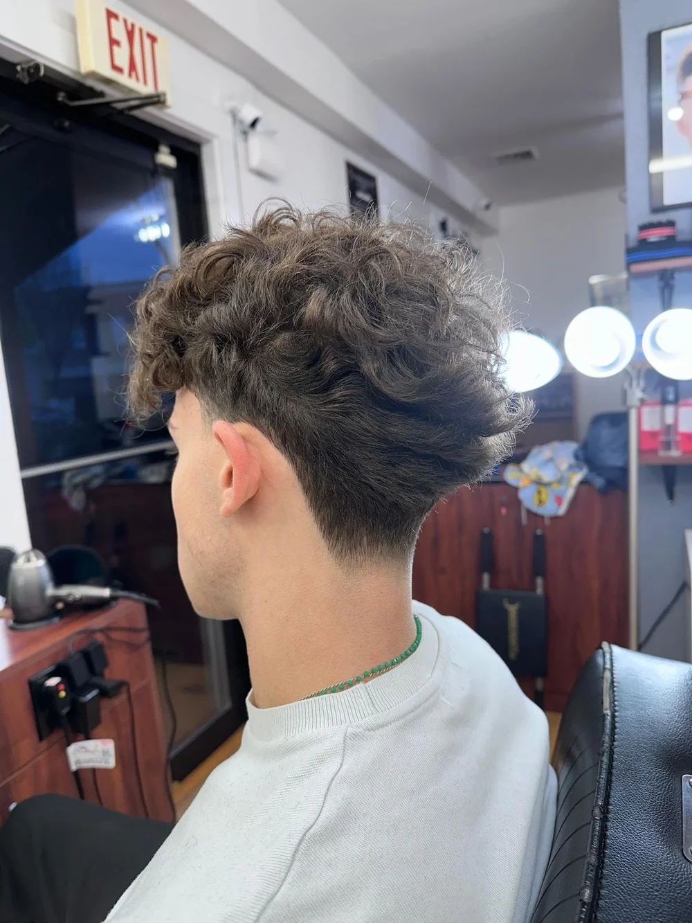 Curly cut, side profile