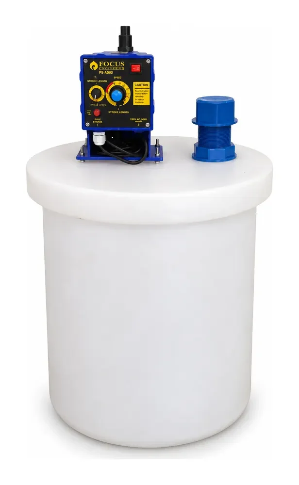 Electromagnetic pump mounted on a PE solution tank