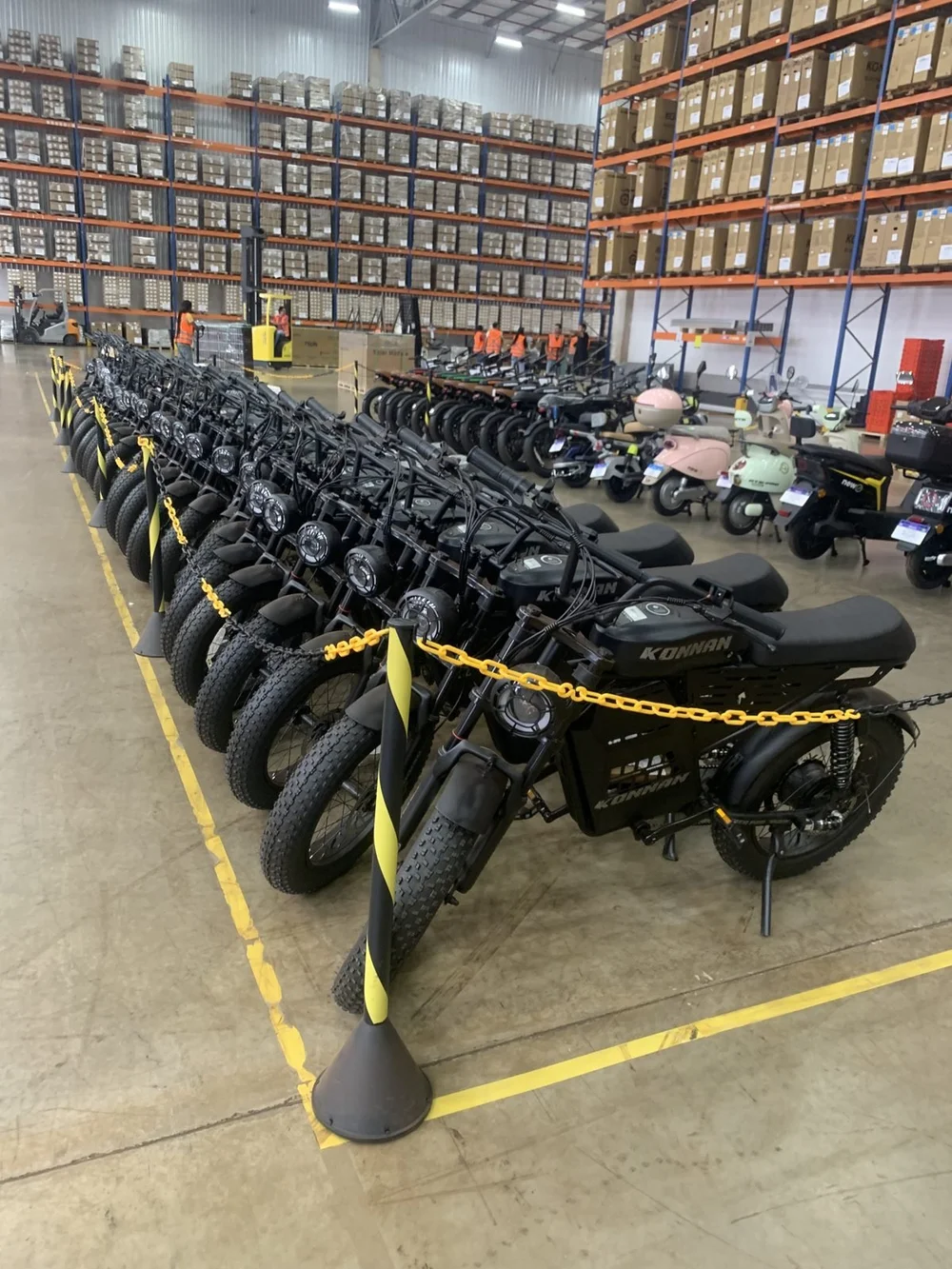 E-bikes enfileiradas
