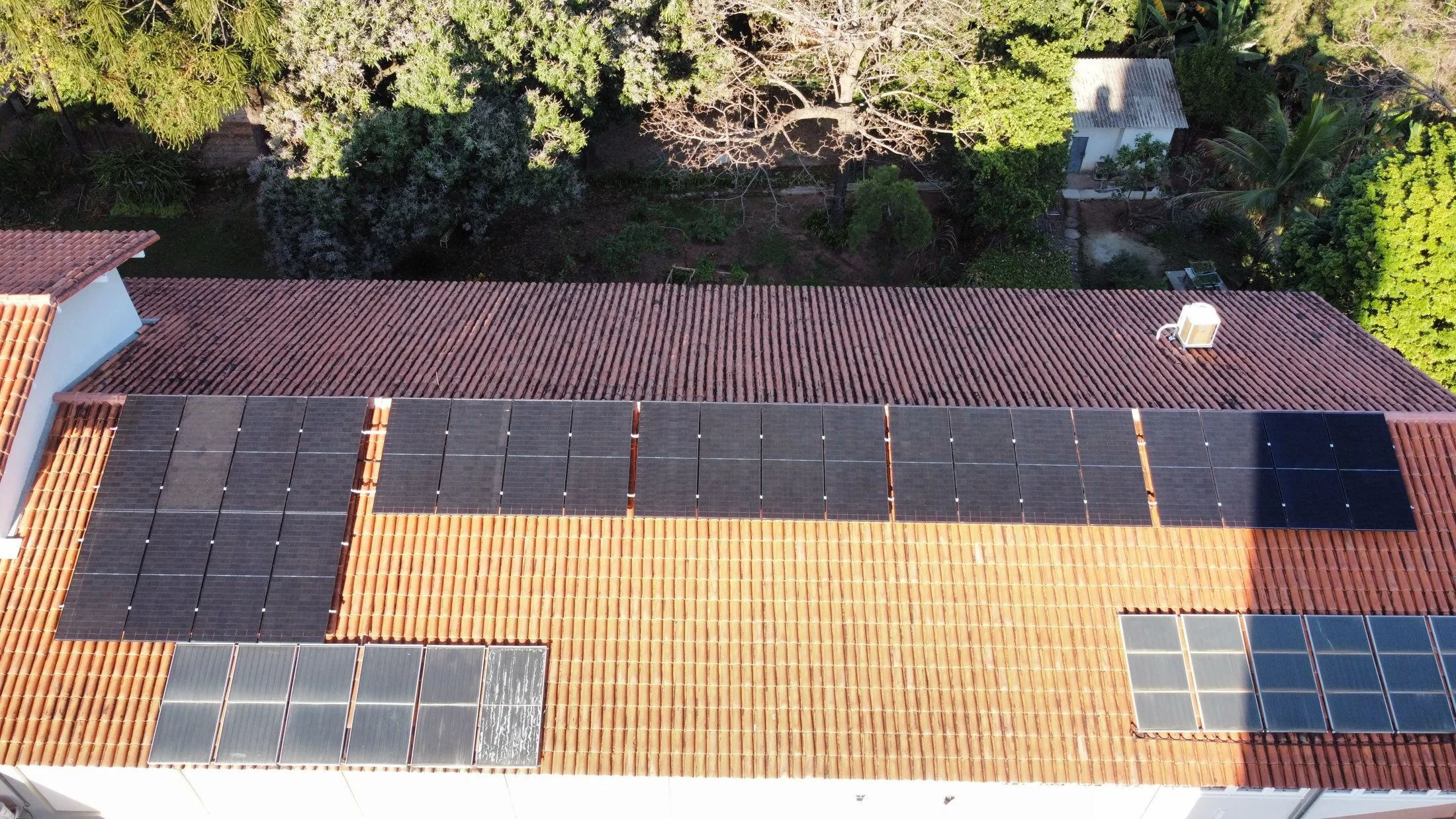 Usina solar Lumina em telhado cerâmico