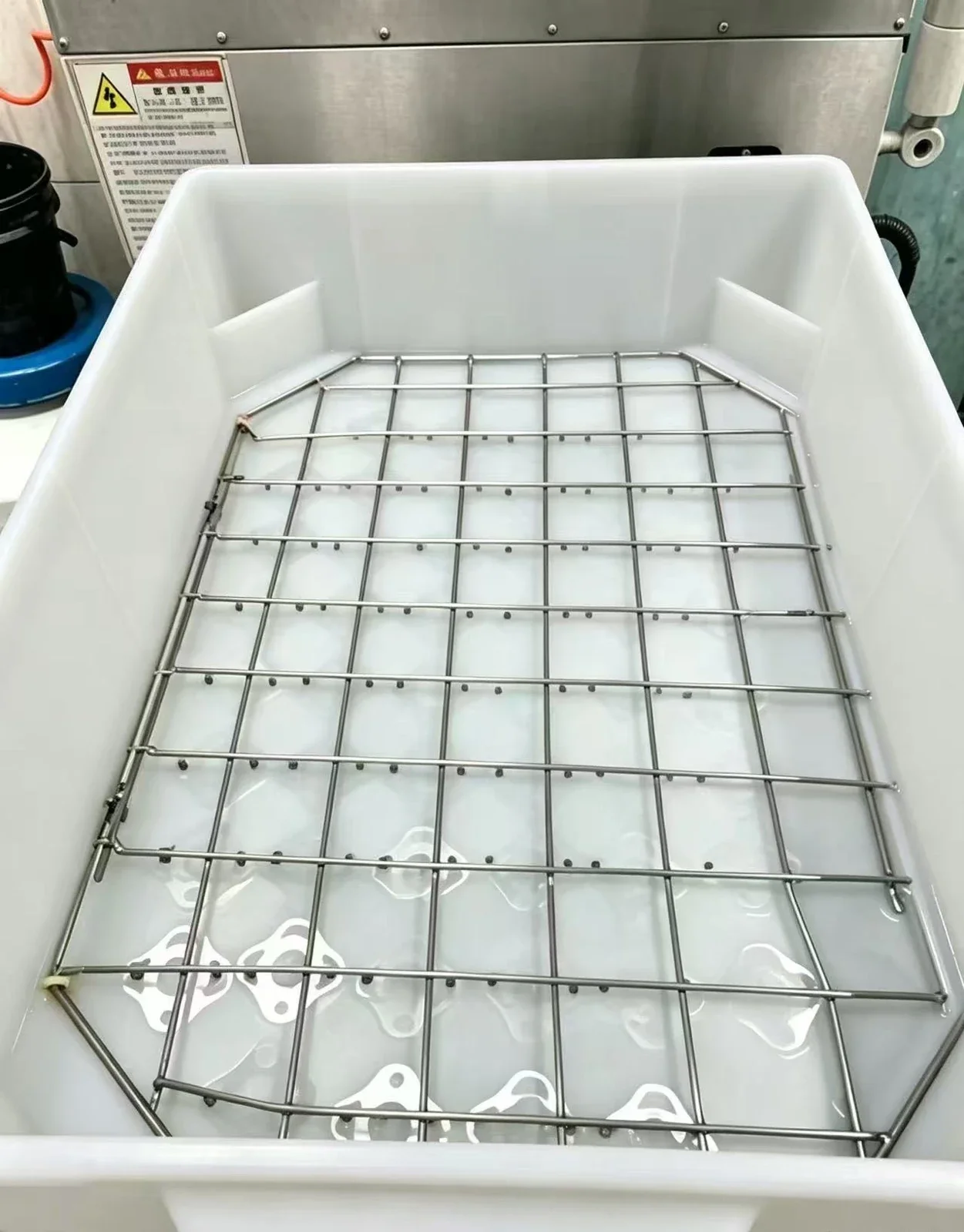 Magnetic cleaning