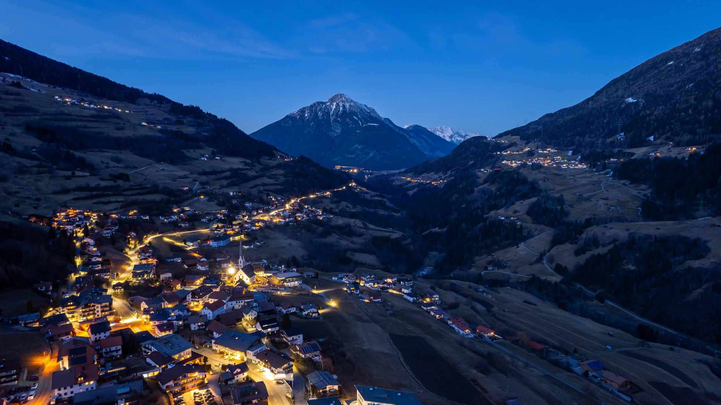 Wenns im Pitztal zur blauen Stunde aus der Luft