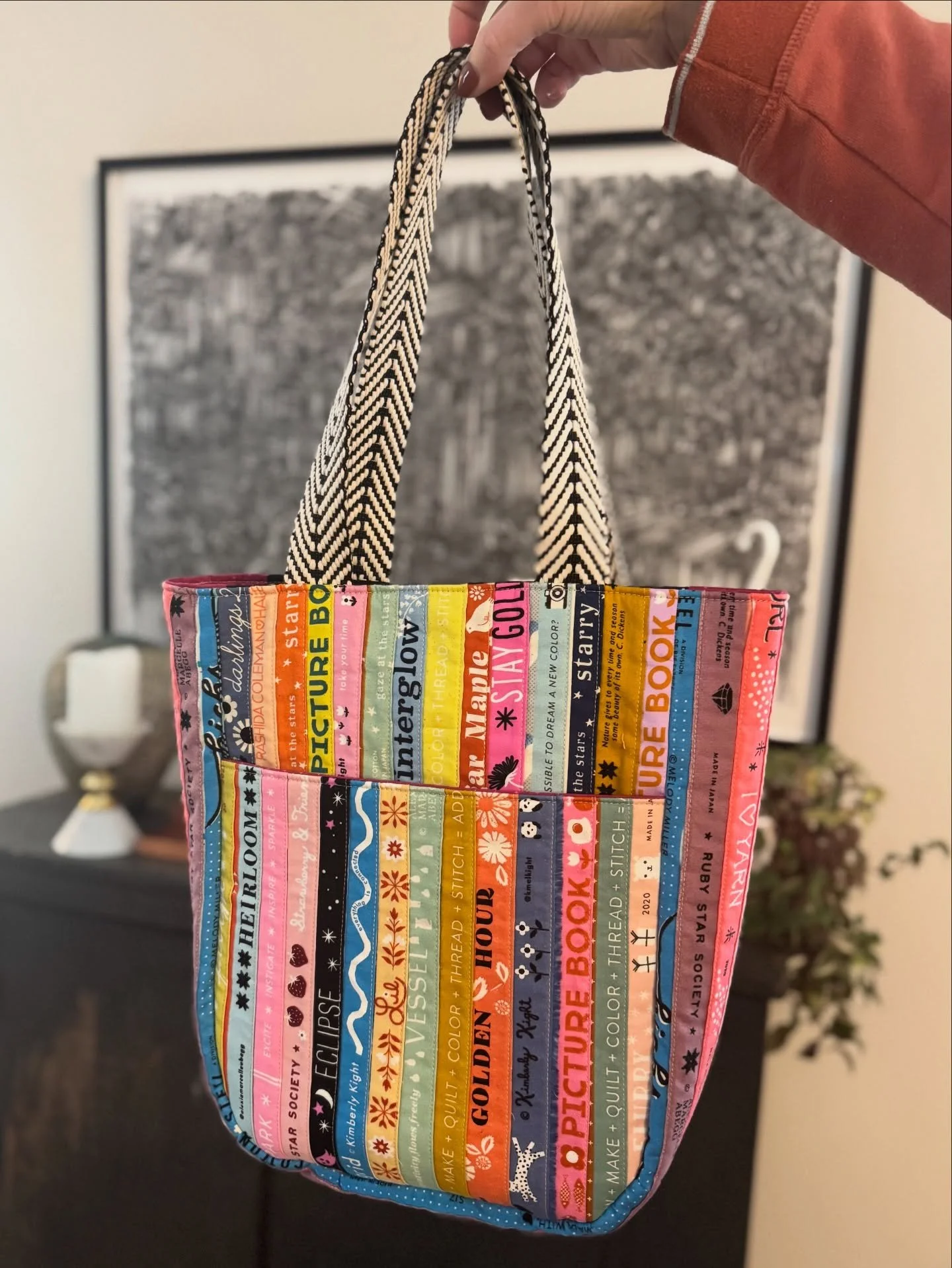 I have NEVER made a selvedge project. I&rsquo;ve just been sitting on a growing bin of them for&hellip;years. Honestly, I found it really overwhelming when I started to sort the pieces. So many different lengths and colors and usability. 

So I decid