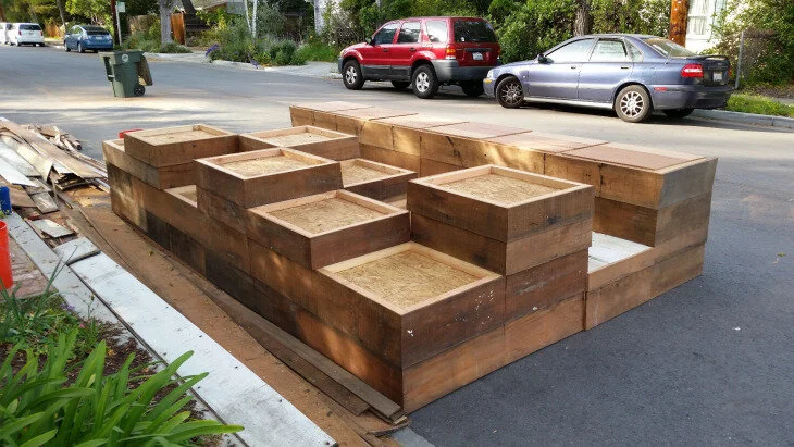 Wooden structure_PlanterandSeats.jpg