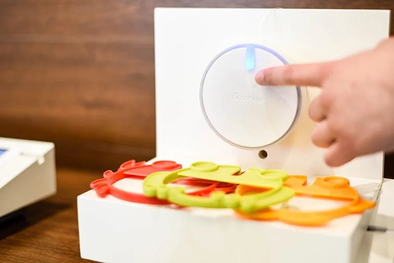 flosstime device at b8ta.jpg