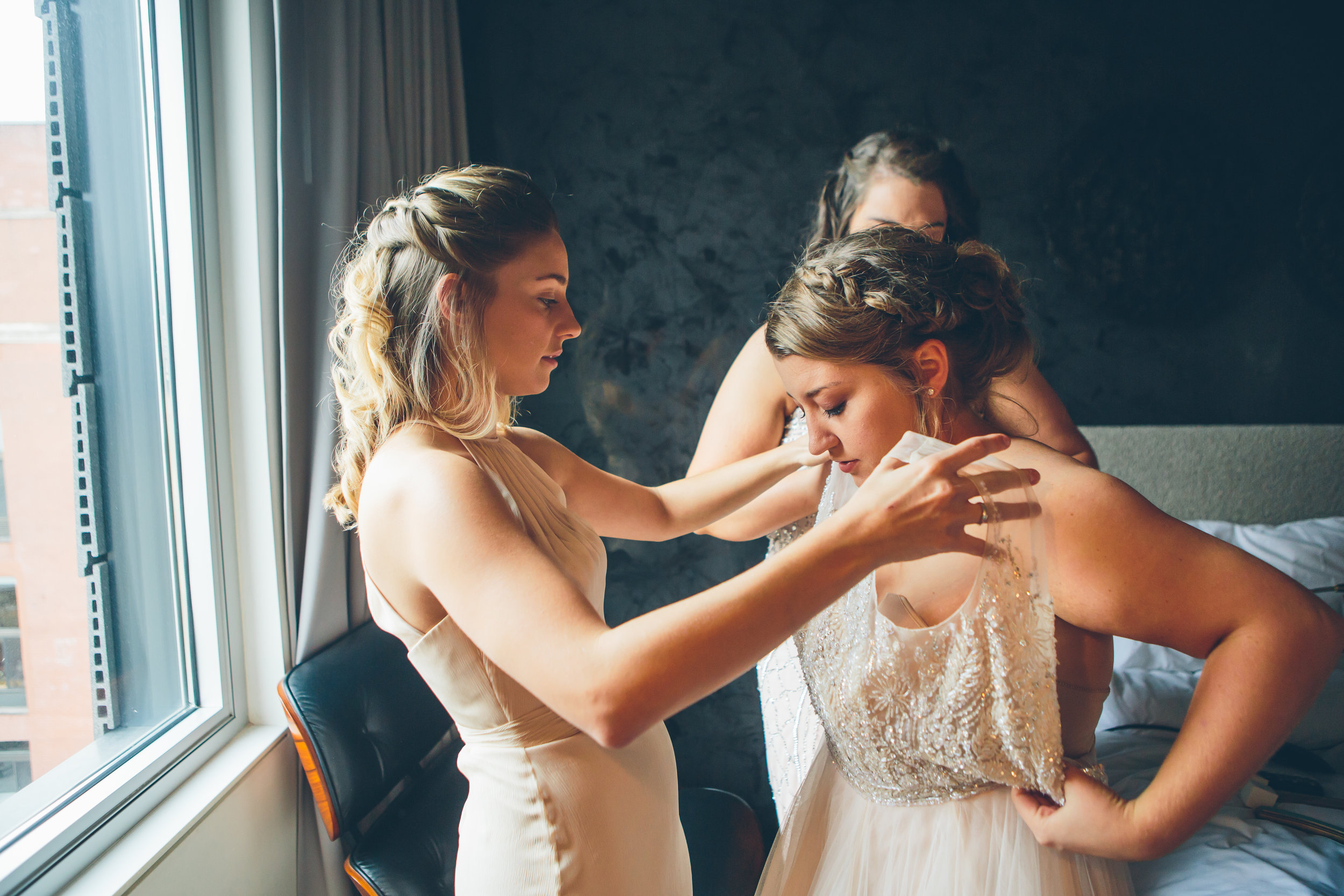 MARYBETH-THOMAS-NYC-WEDDING-BRIDEPREP-CYNTHIACHUNG-0161.jpg