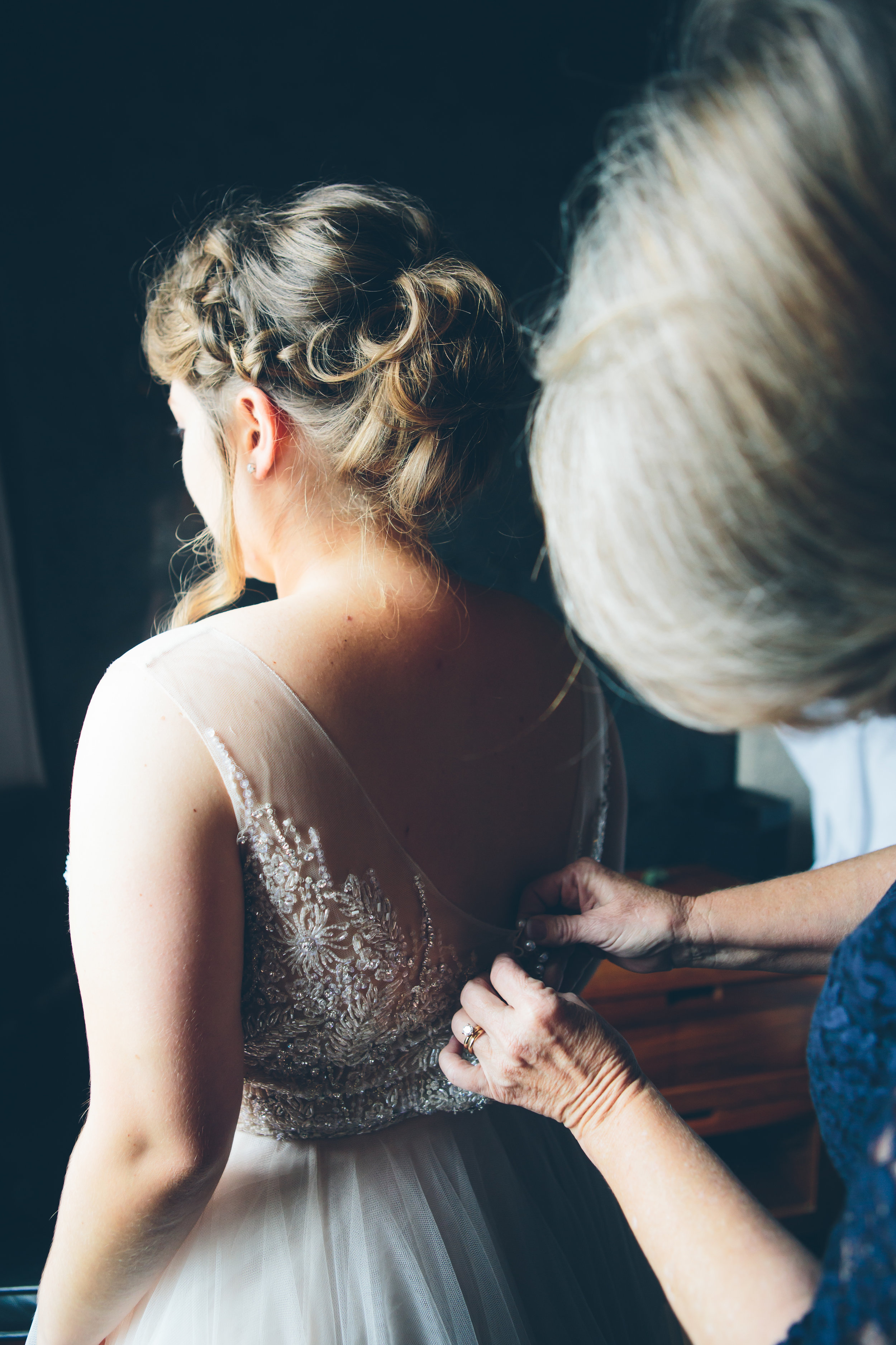 MARYBETH-THOMAS-NYC-WEDDING-BRIDEPREP-CYNTHIACHUNG-0175.jpg