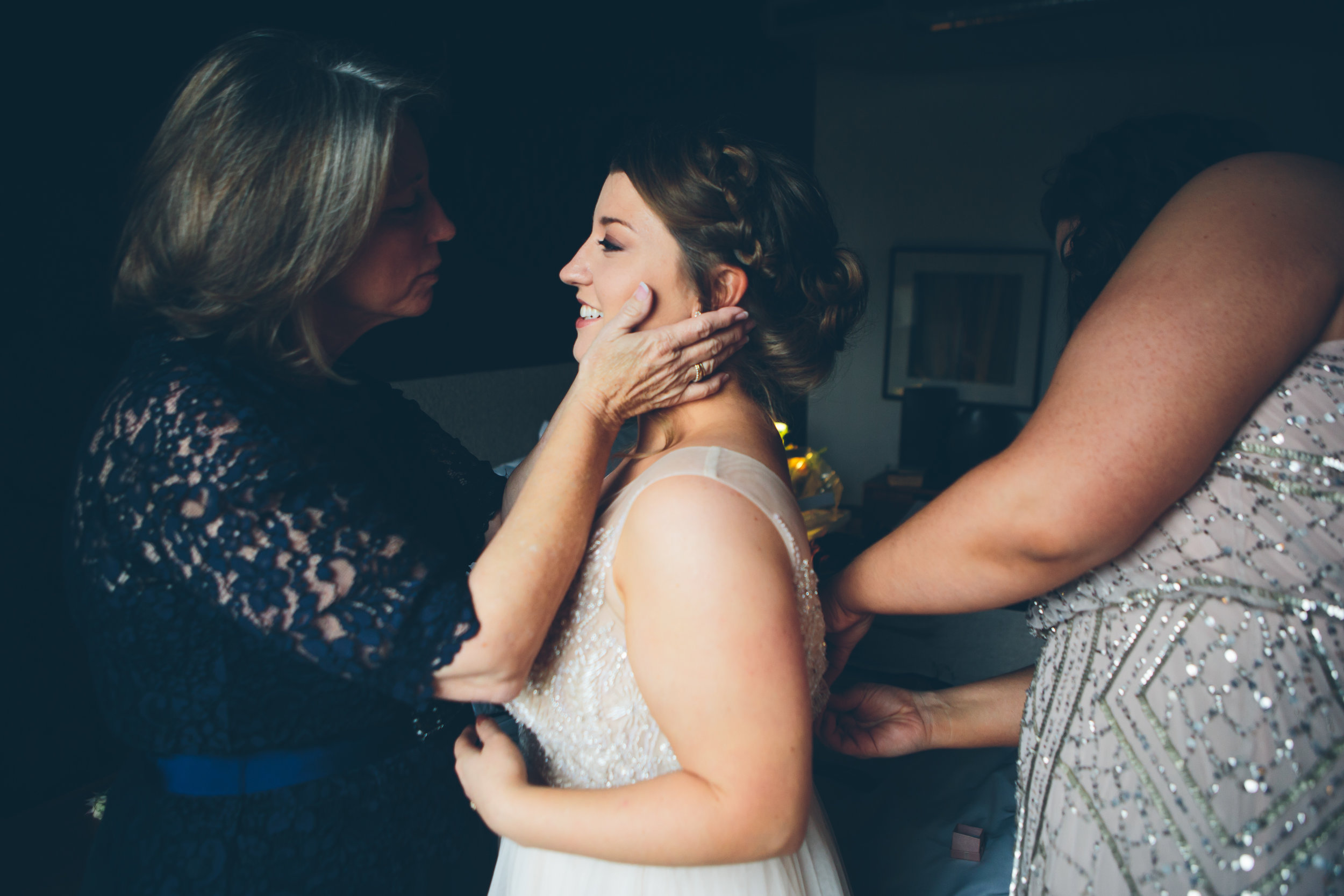 MARYBETH-THOMAS-NYC-WEDDING-BRIDEPREP-CYNTHIACHUNG-0188.jpg