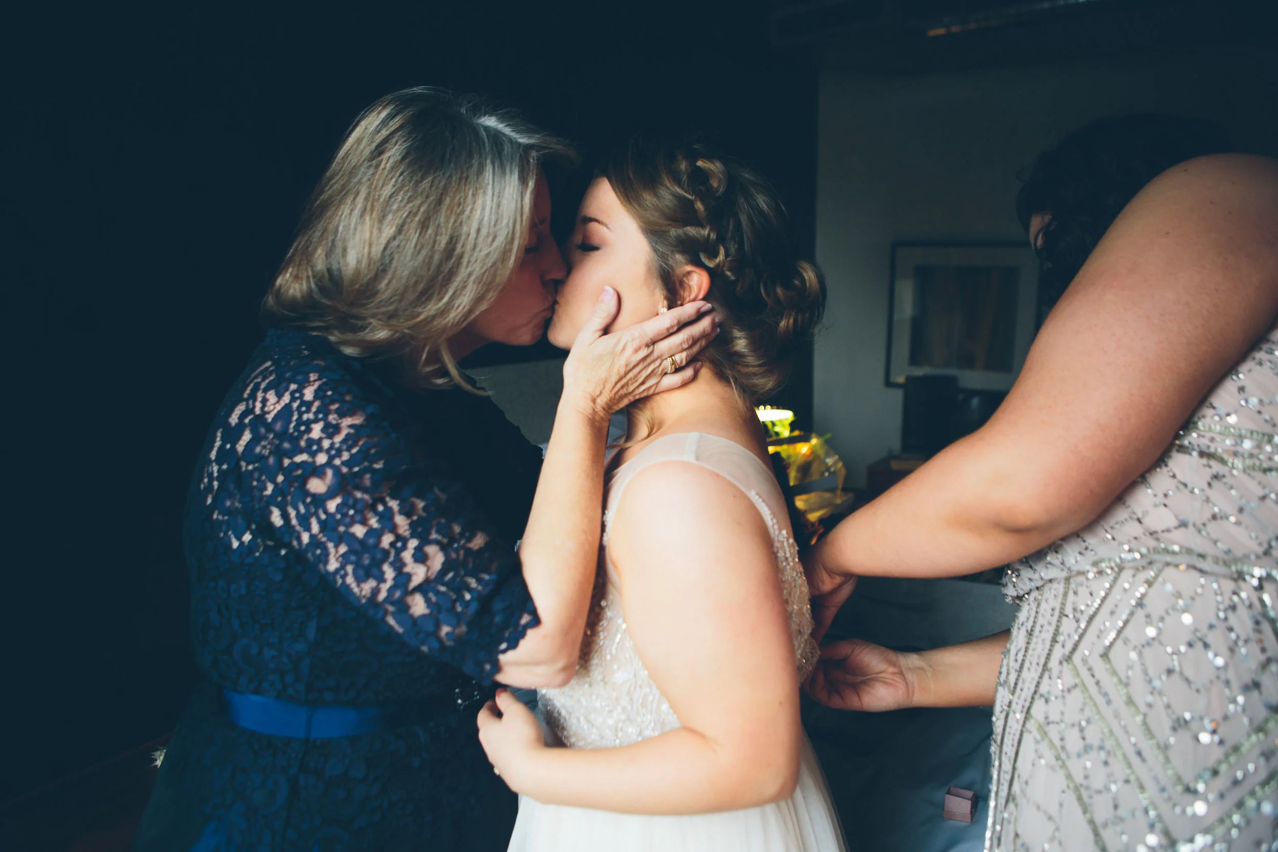 MARYBETH-THOMAS-NYC-WEDDING-BRIDEPREP-CYNTHIACHUNG-0189.jpg