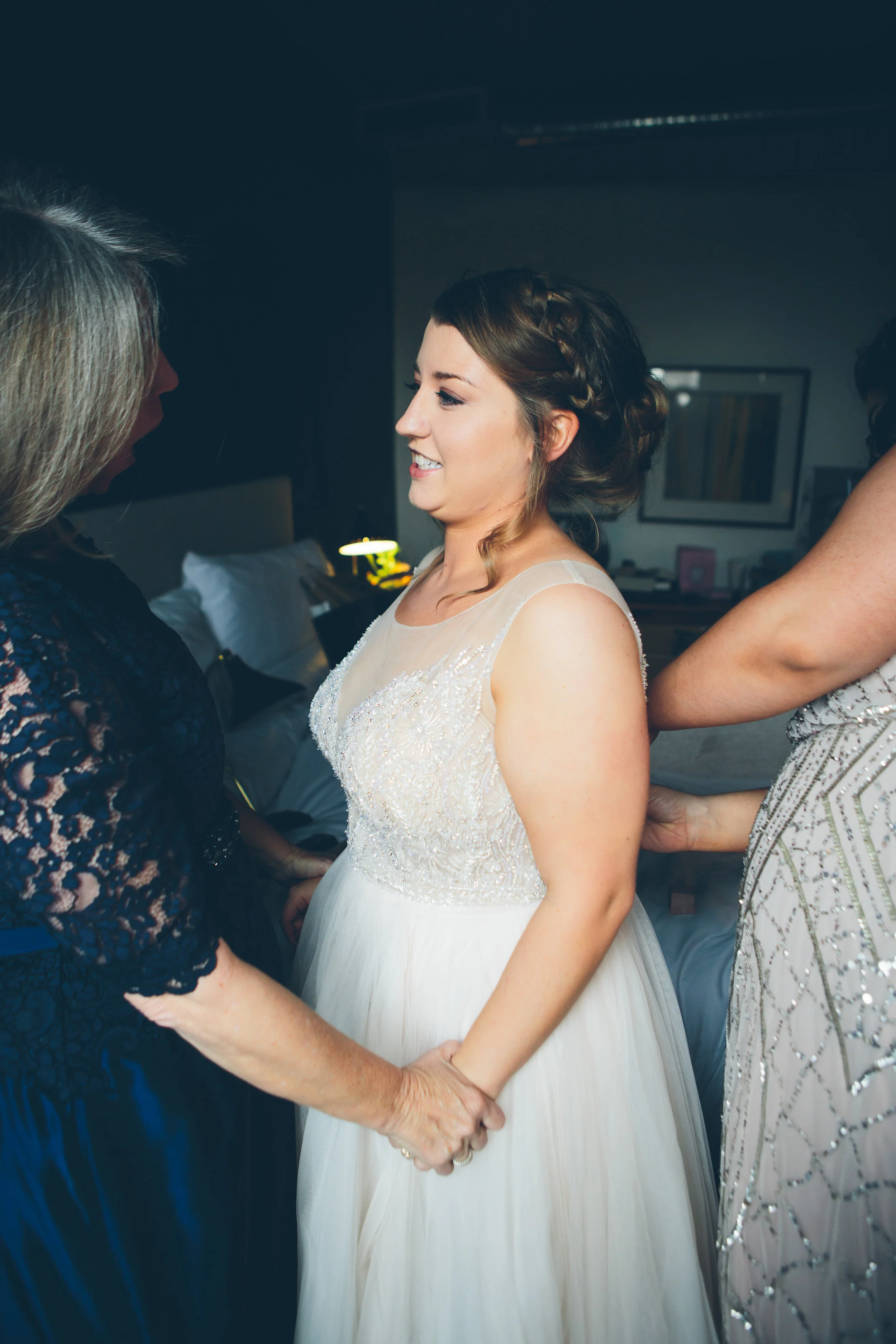 MARYBETH-THOMAS-NYC-WEDDING-BRIDEPREP-CYNTHIACHUNG-0193.jpg
