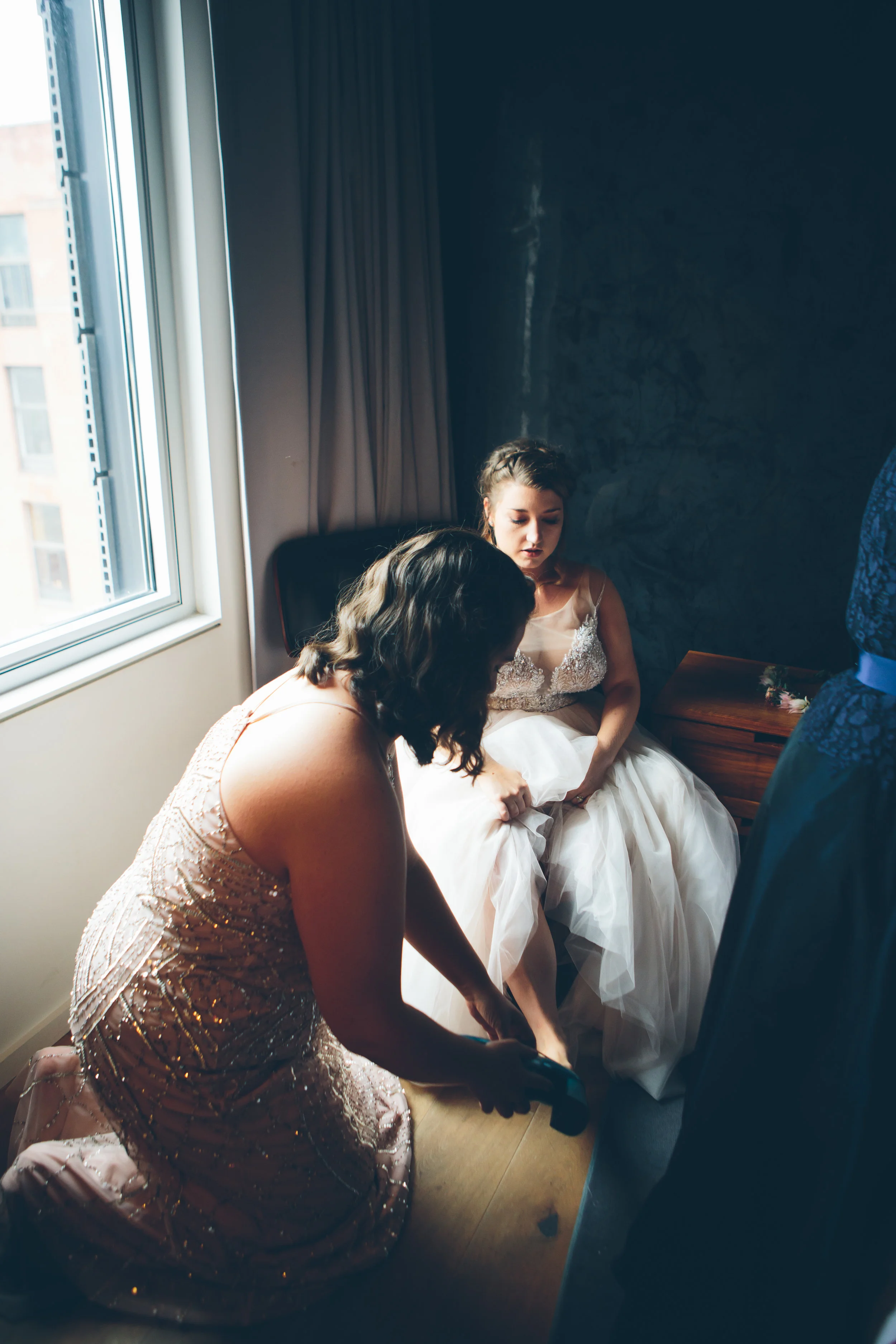 MARYBETH-THOMAS-NYC-WEDDING-BRIDEPREP-CYNTHIACHUNG-0197.jpg