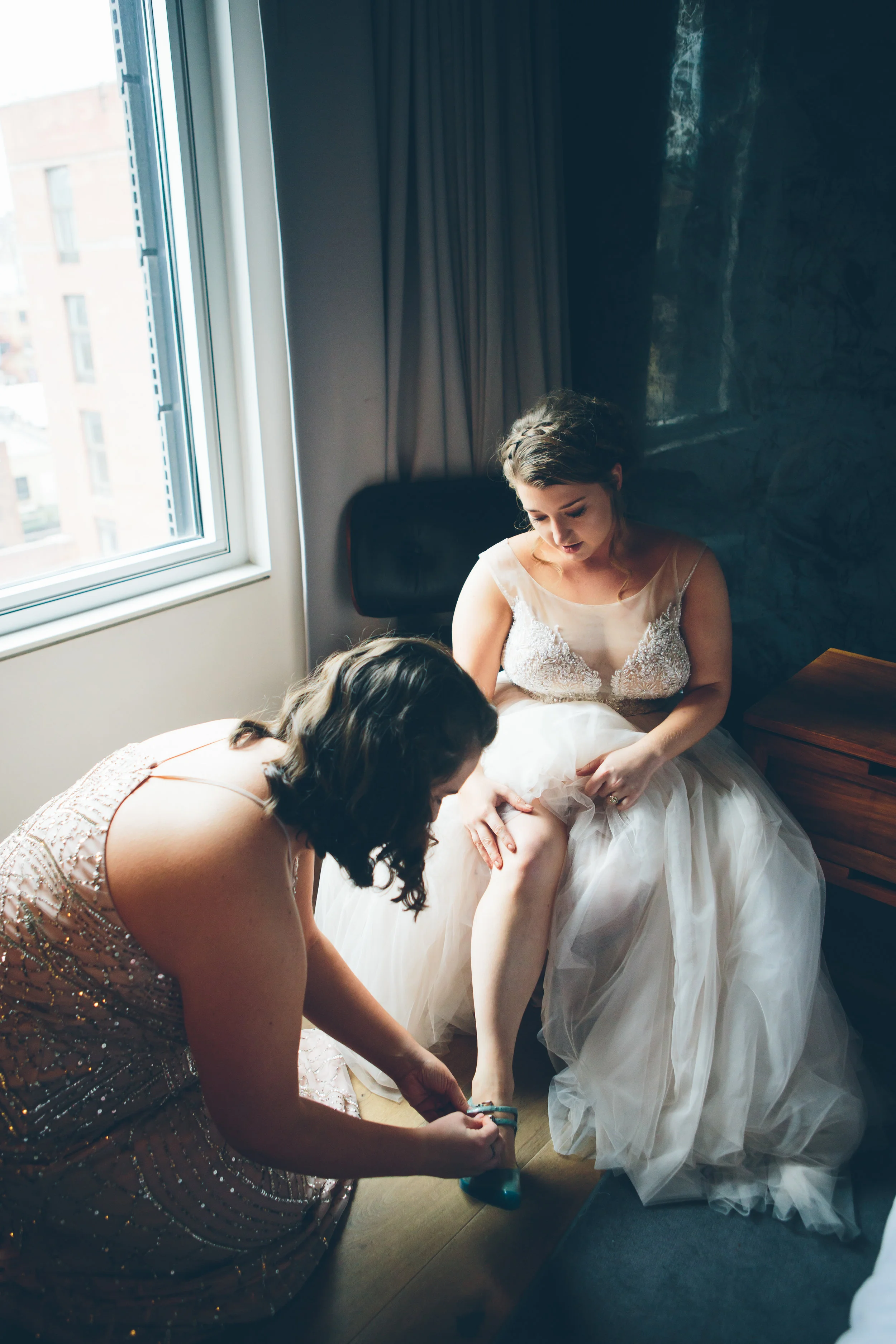 MARYBETH-THOMAS-NYC-WEDDING-BRIDEPREP-CYNTHIACHUNG-0202.jpg
