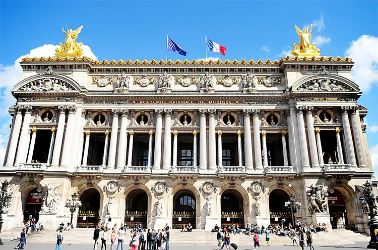 a critical discussion on the architecture of paris
