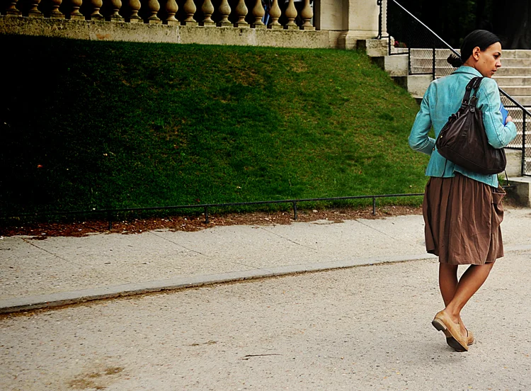 how to dress like a french woman (or, you know, the beauty of different)