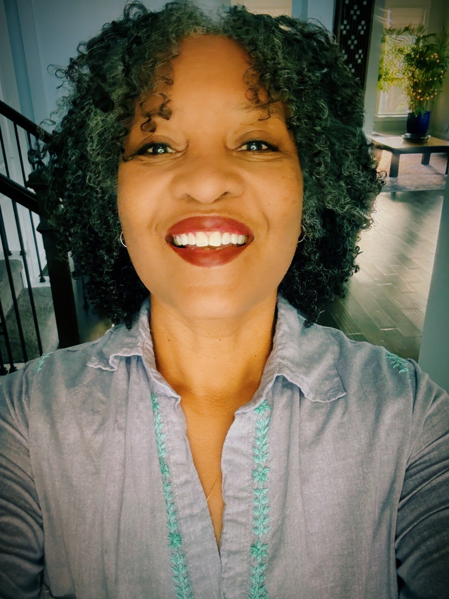 Hello, lovelies -- time for a reintroduction.

I'm Karen Walrond, an award-winning author, speaker, leadership coach, and workshop facilitator, and I help people and organizations cultivate and practice value-centered, compassionate leadership. As an