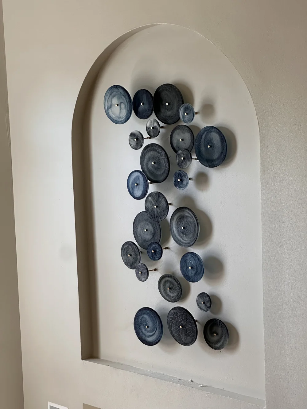 #GlassDiscs #LivingRoomArt #ArtNiche #Niche #DrywallNiche