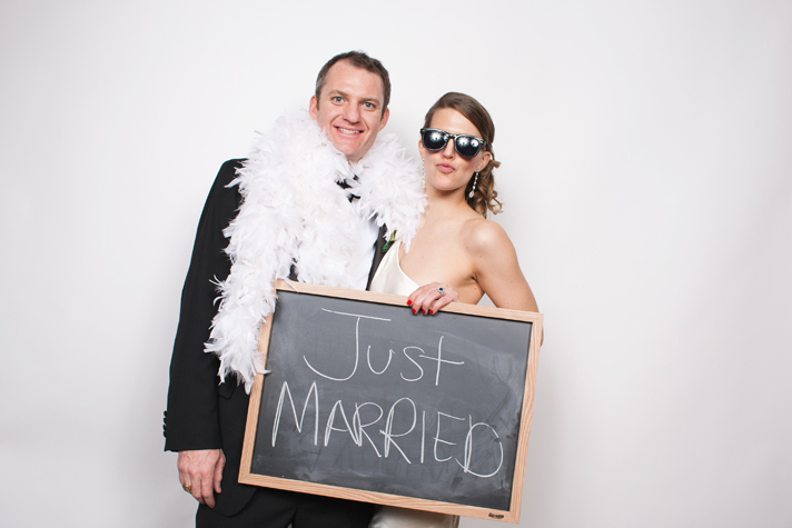 Wedding photobooth, Just Married sign, Maria Vicencio Photography