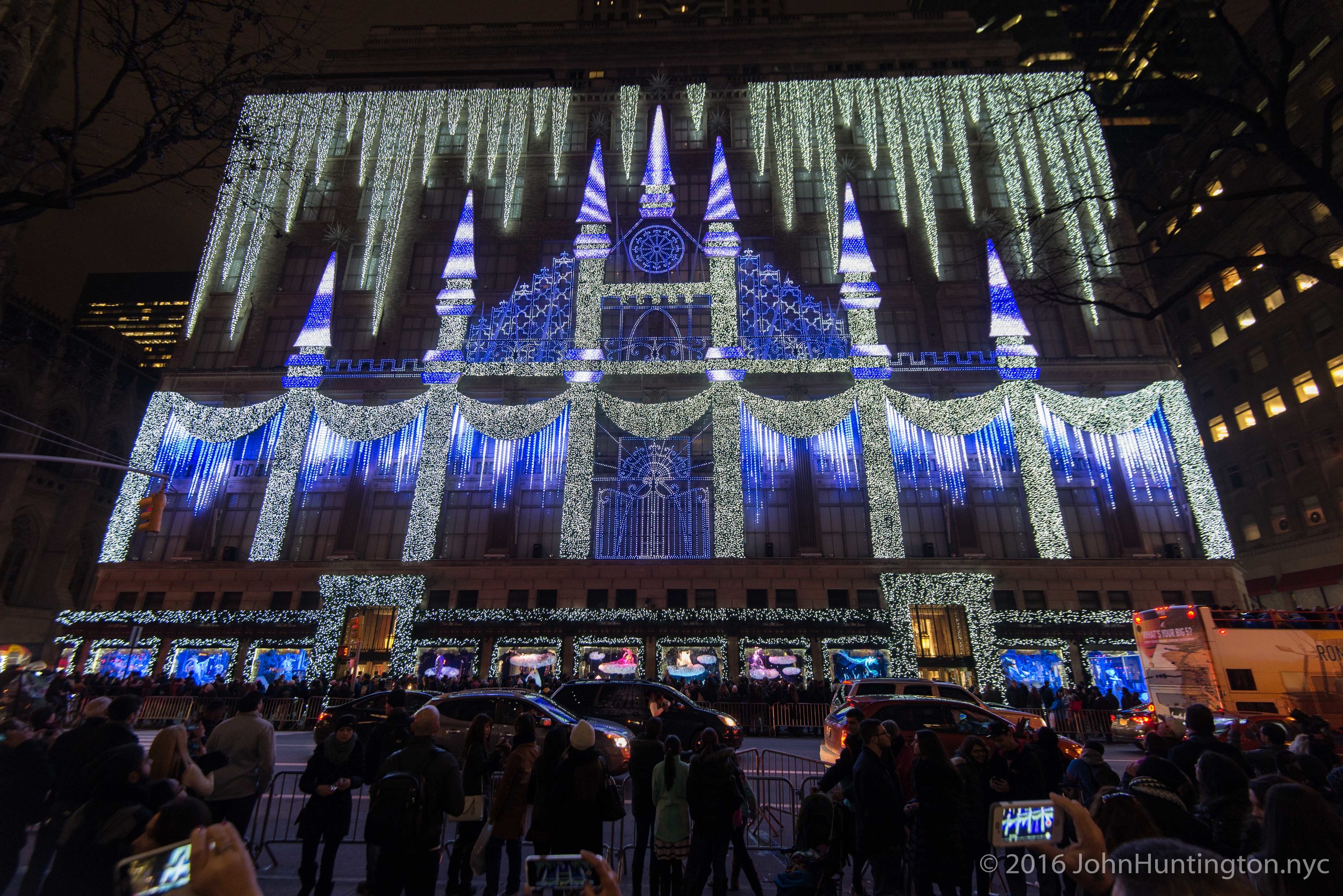 Saks Fifth Avenue Winter Palace Holiday Light Show — Control Geek