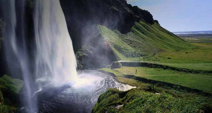 Seljalandsfoss.Waterfall_South.Coast.Icland.jpg