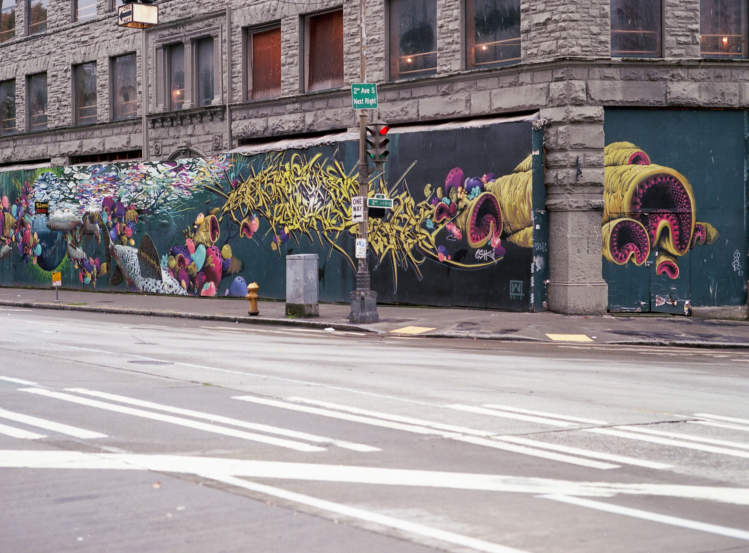 It seems like people either love or hate this mural. I'm one of those who loves it. I pass by this every time I head to or from the light rail.