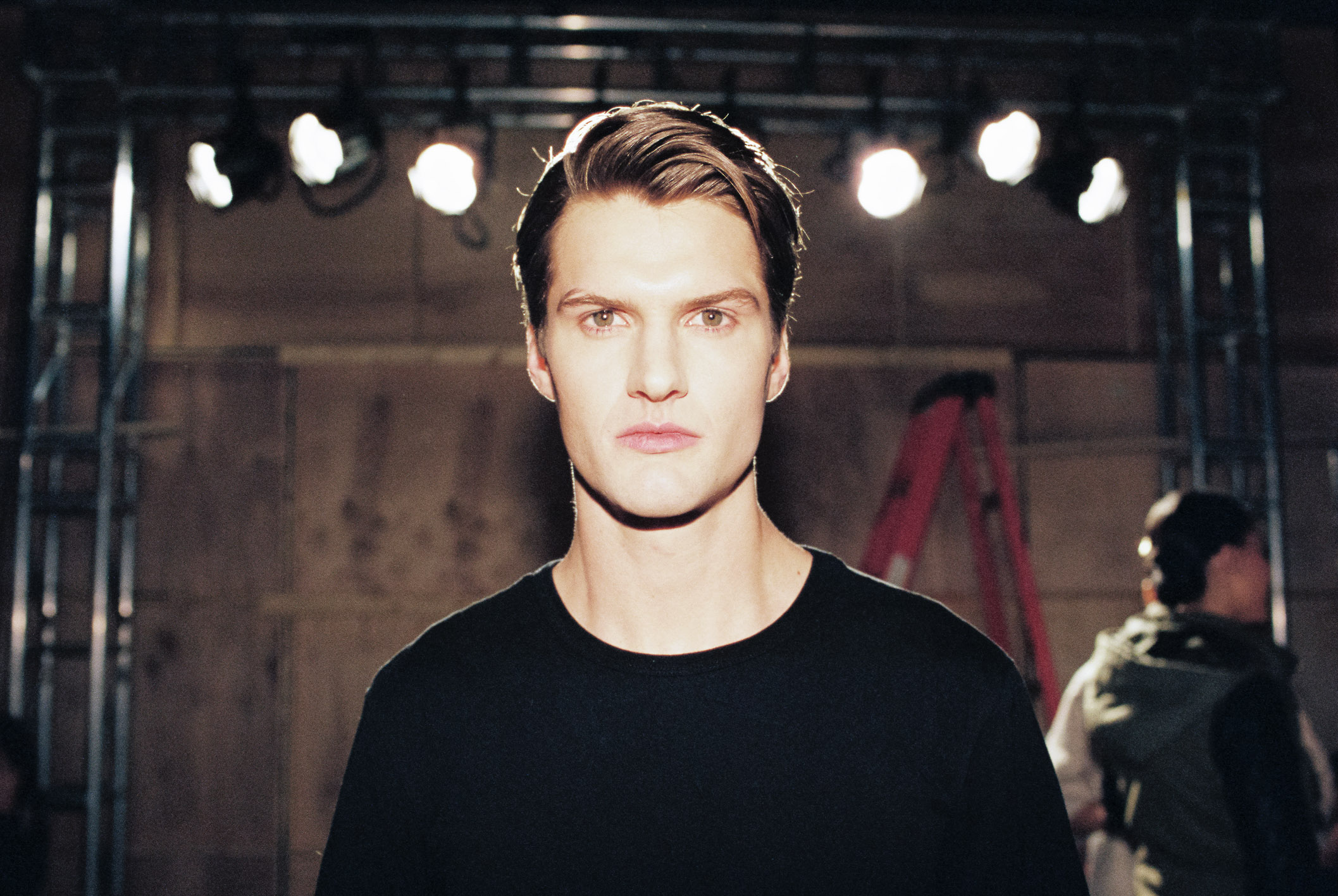 Models backstage, more on Facebook
