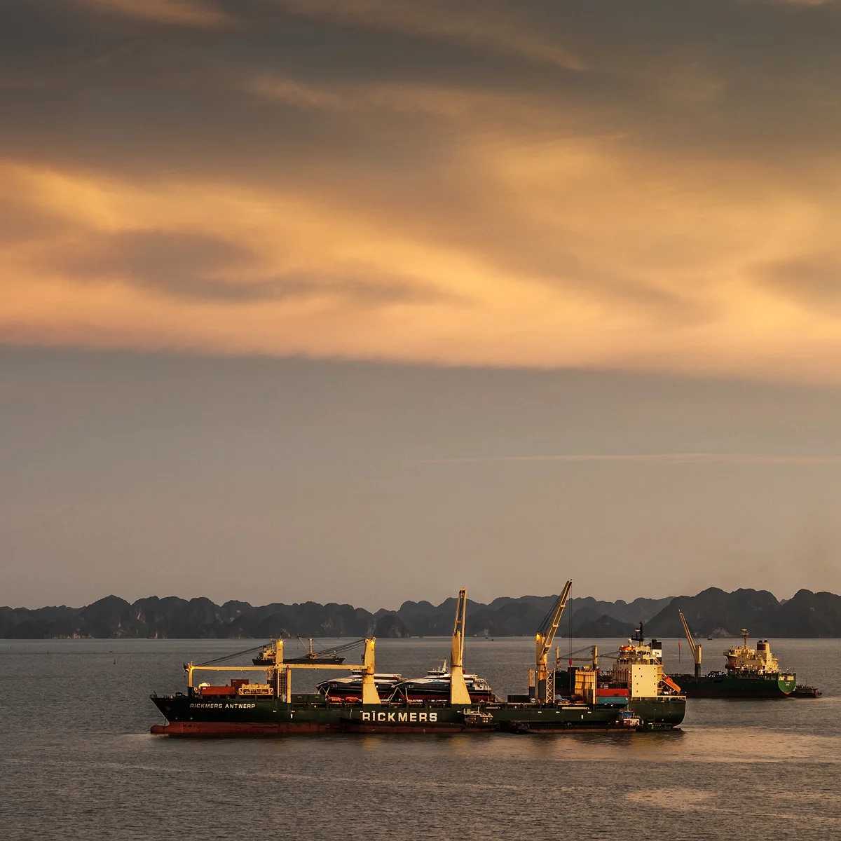 vietnam_halong_bay_5.jpg