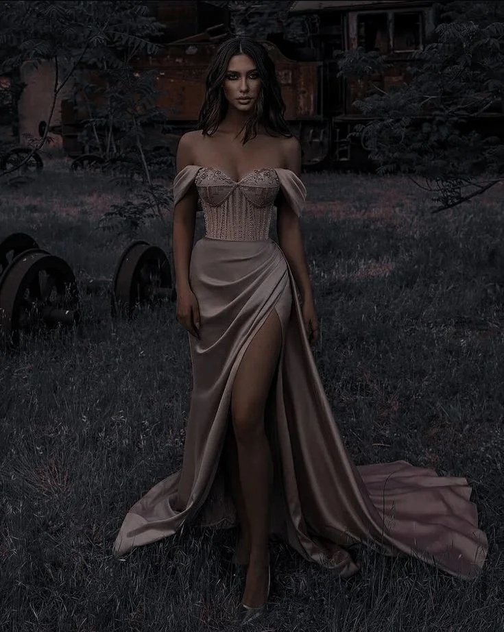 Asthetic woman.jpeg