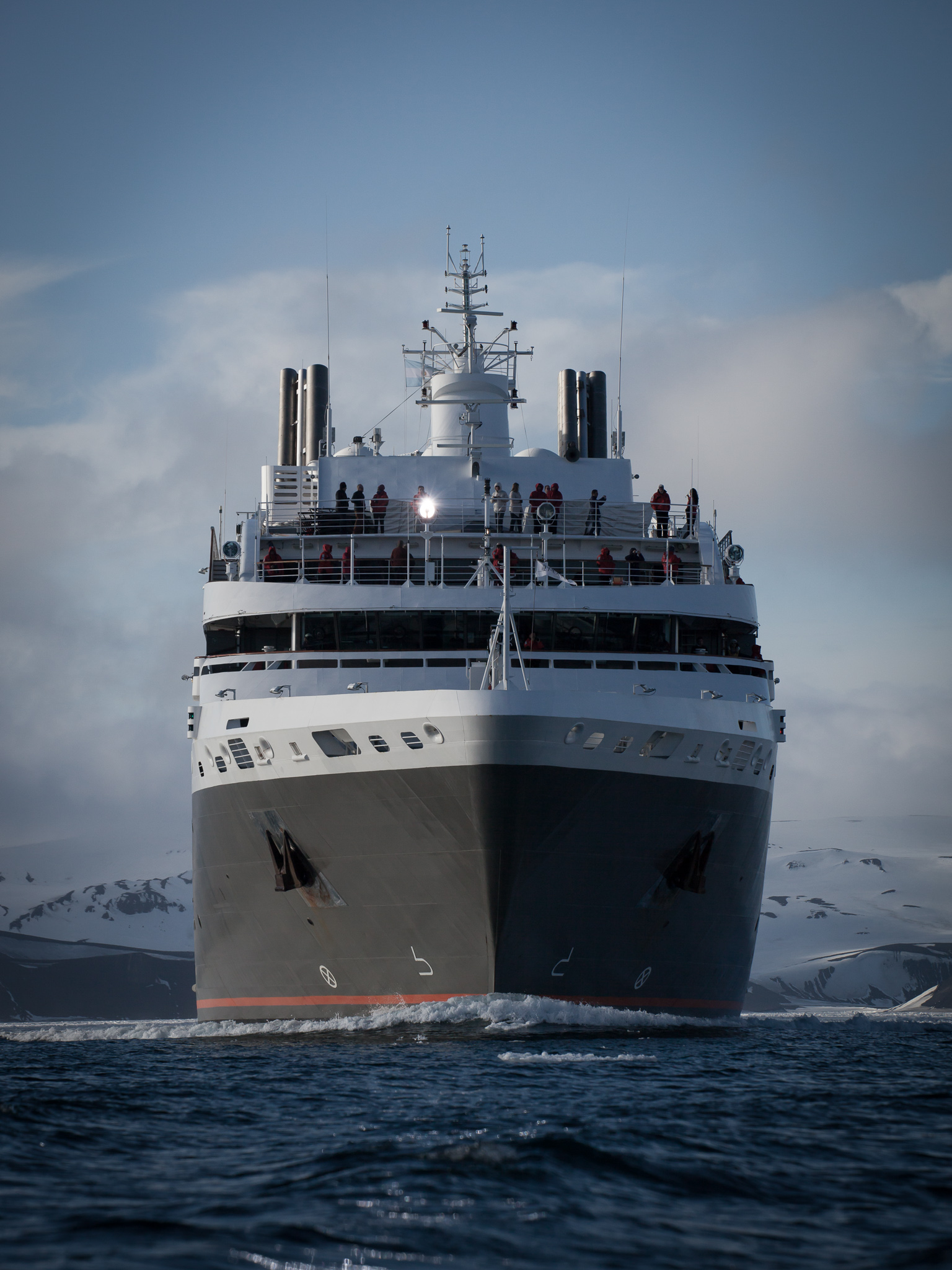 L'Austral departing Deception Bay