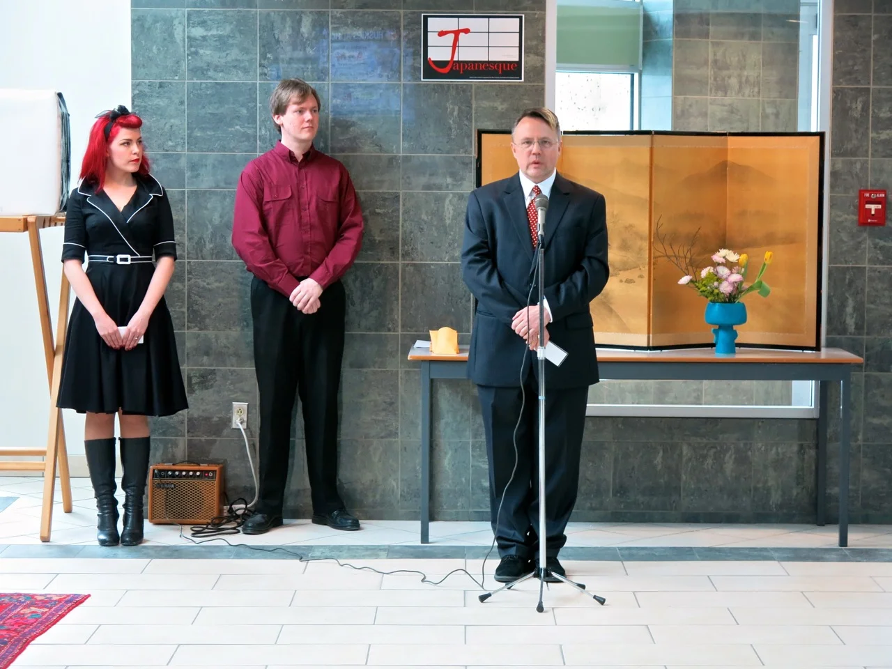 Dr. Alexandre Avdulov, coordinator of the Japanese Language and Culture Program, gives the opening remarks.