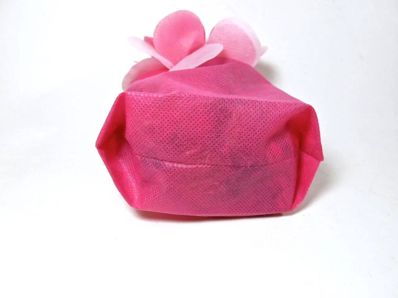 Bottom gusset is 7 cm (2.8") wide.