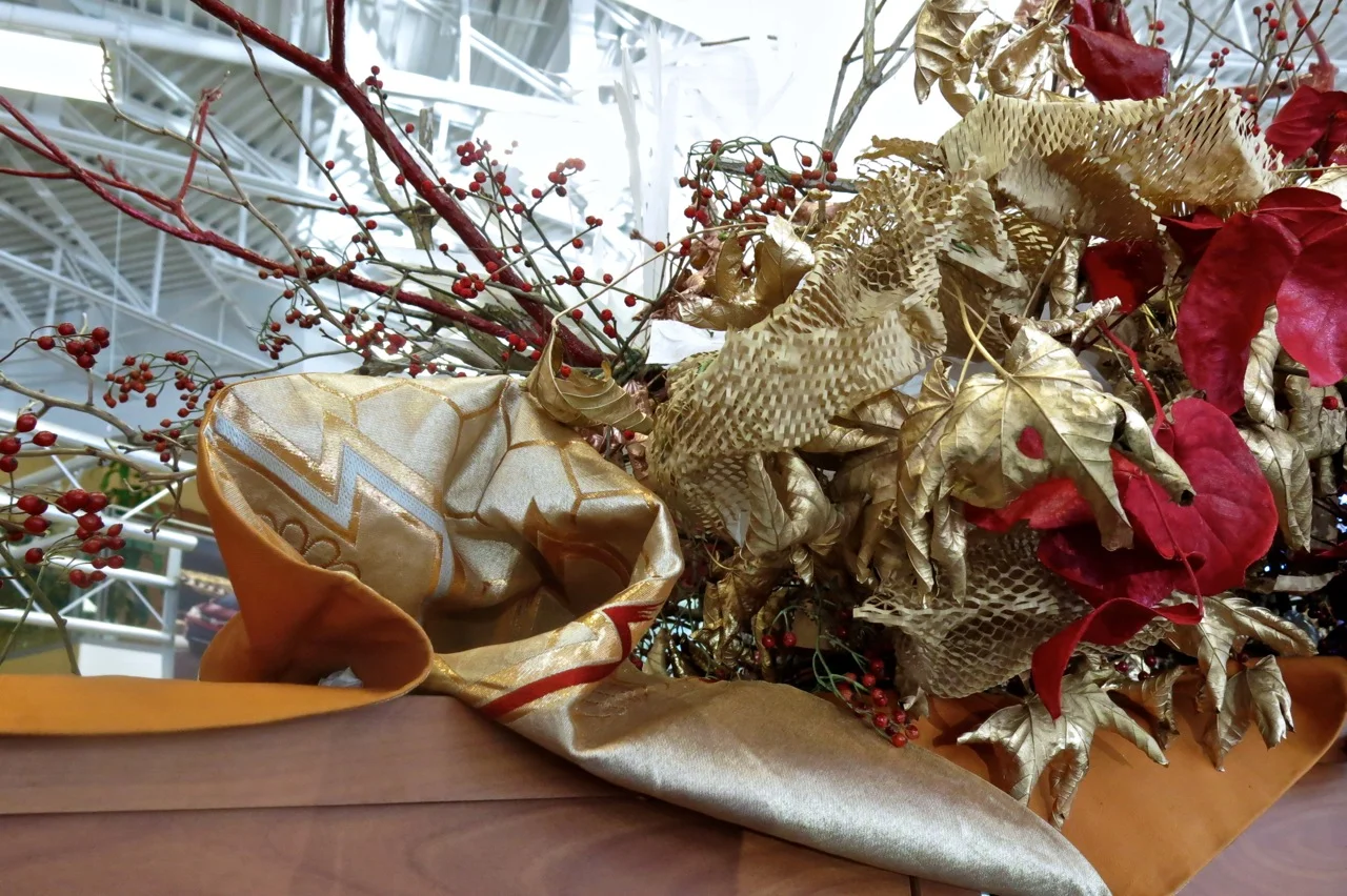 Gold maple leaves and Canada holly (ilex) among others.