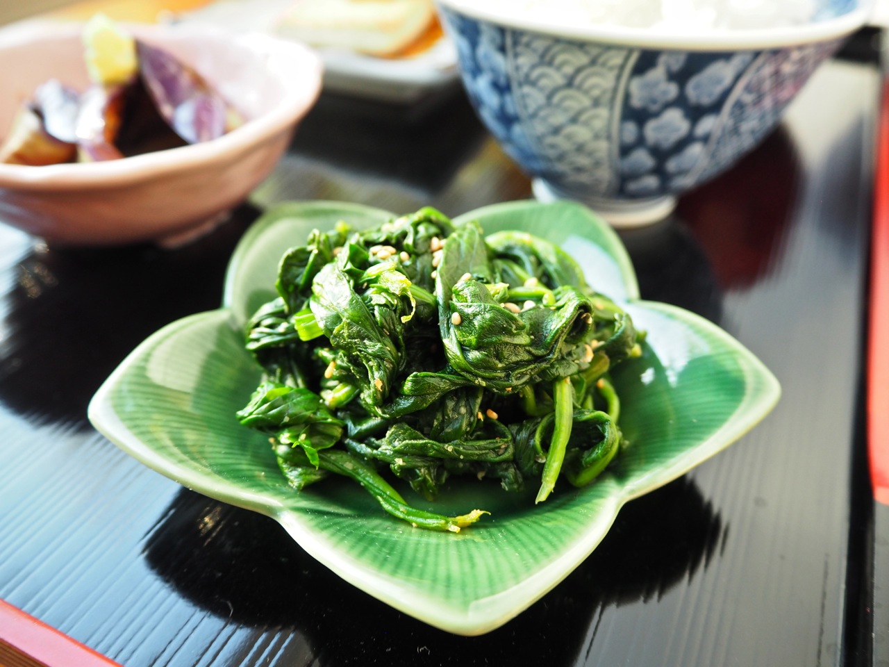 Hourenso no goma-ae ほうれん草の胡麻和え. Spinach with sesame seed.
