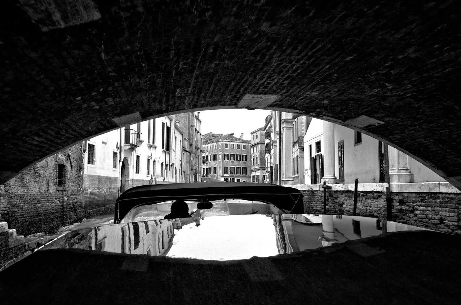 Under a Venetian Bridge | Mark Lindsay