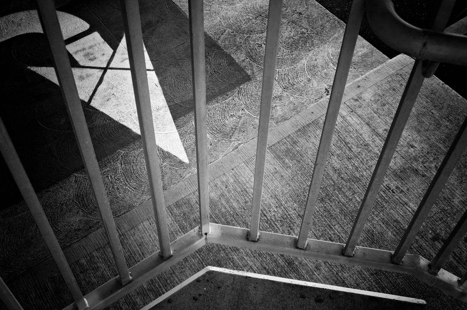 Arrow with Bars | Mark Lindsay