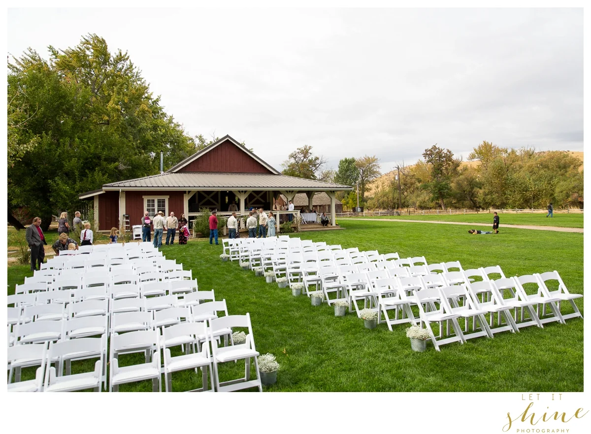 Let it Shine PhotographyBLOG and Camden // Hidden Springs Barn