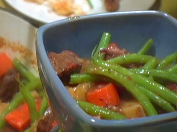 0041123F1_Red-Wine-Beef-Stew-with-Potatoes-and-Green-Beans_s4x3_lg.jpg