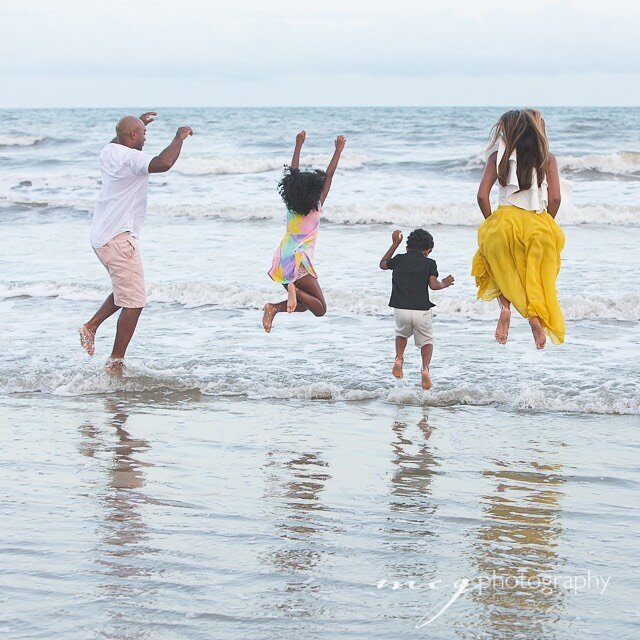 Joy jumping! Not sure who had more fun jumping the waves... kiddos or parents! 
*
*
*
#Kiawahphotographer #kiawahportraits #kiawahphotography