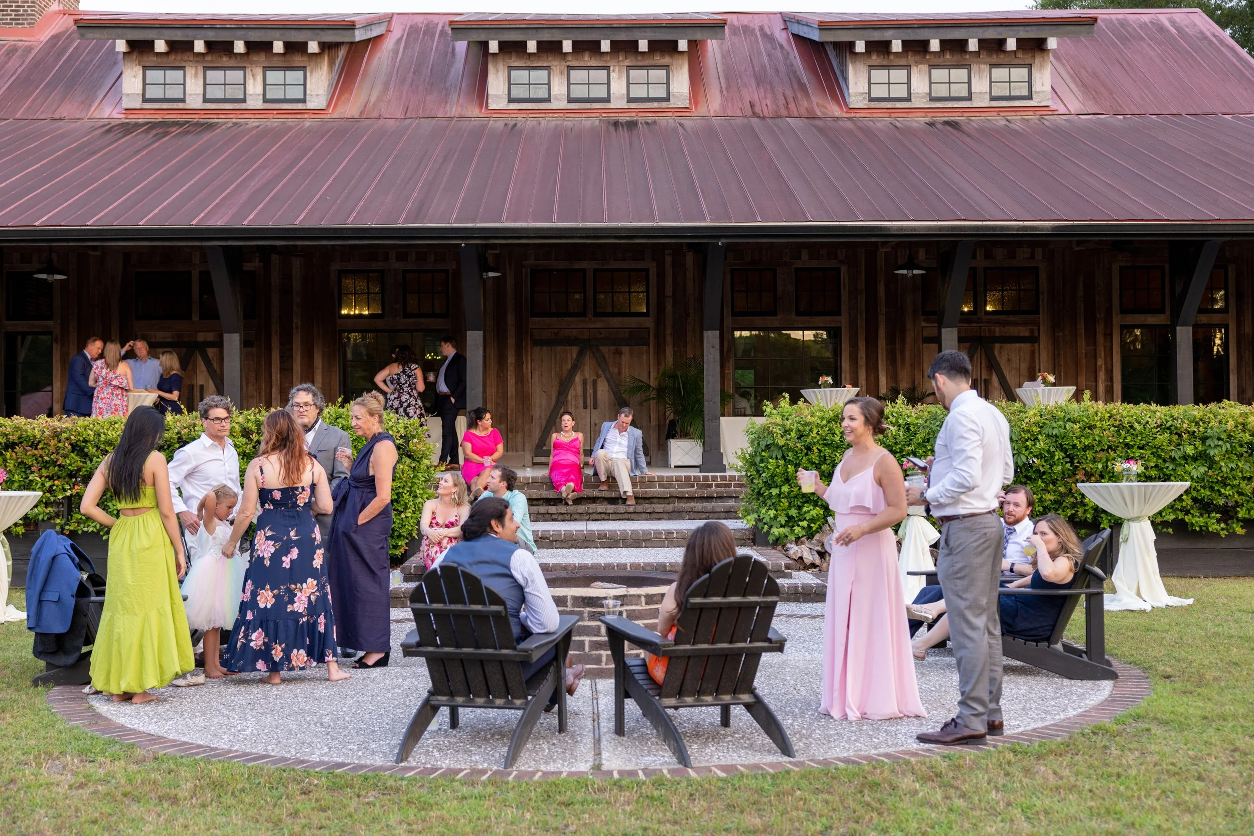 Lifestyle lowcountry wedding outdoor cocktail hour