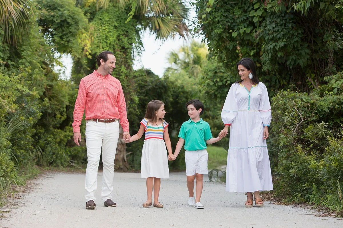 lifestyle family of four summer candid