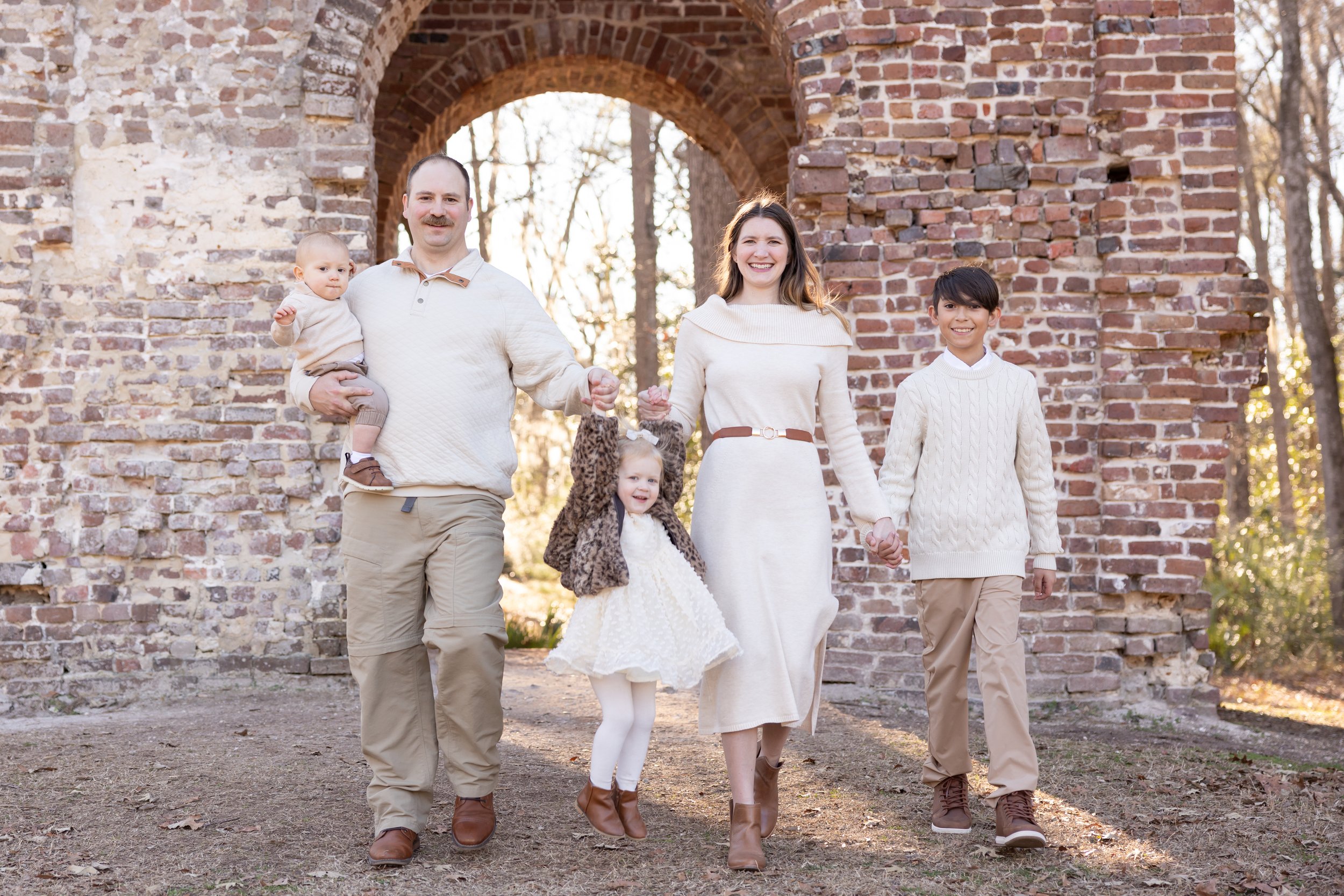 family of five winter portrait in Dorchester Historic Site