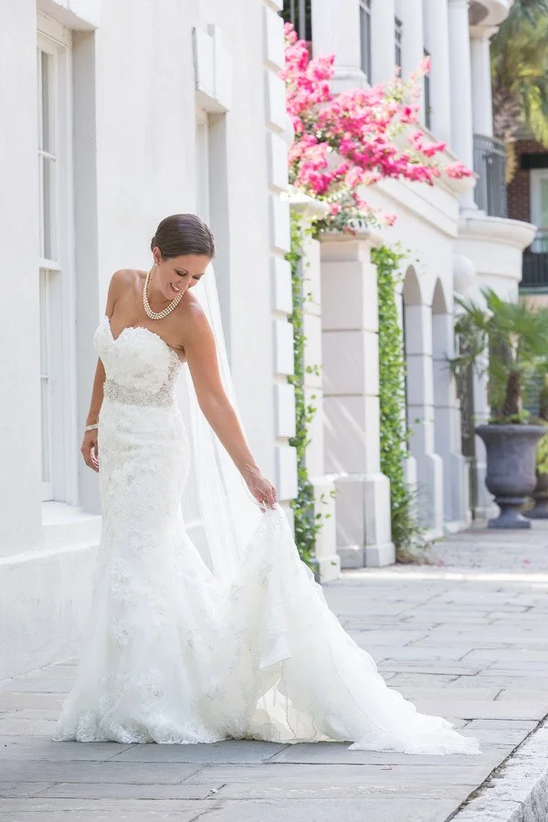 bridal-portrait-Charleston-streets.jpg