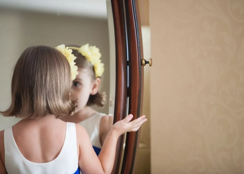 flowe-girl-mirror-mirror.jpg