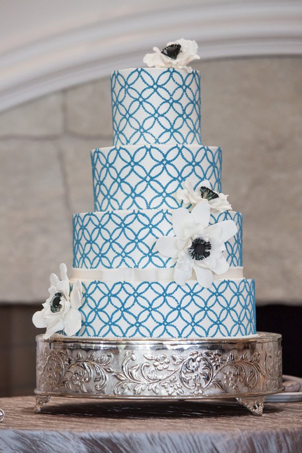 blue-white-wedding-cake.jpg